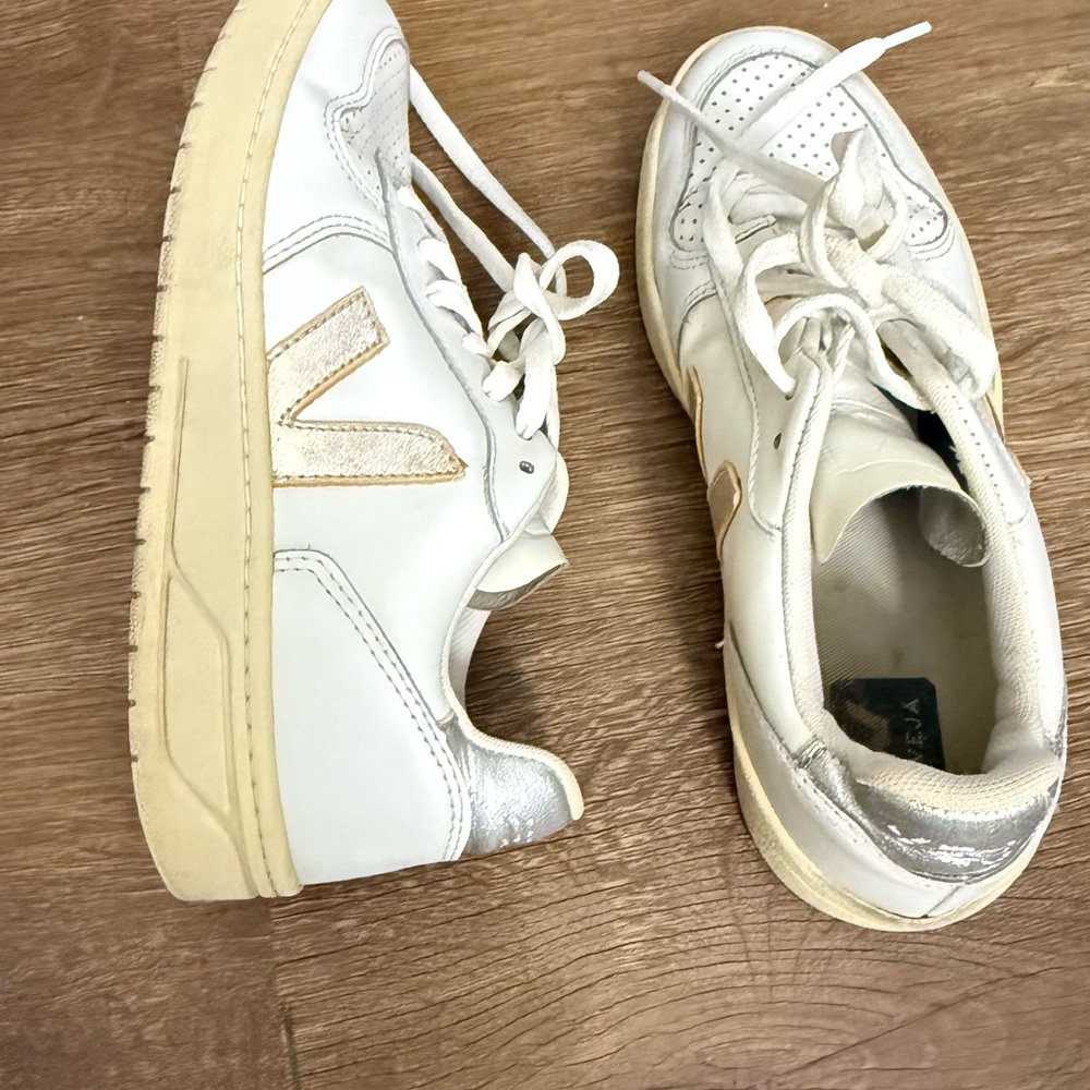 Veja V10 Prime Leather Womens Sneakers In White Bronze Size 6 - Picture 5 of 8